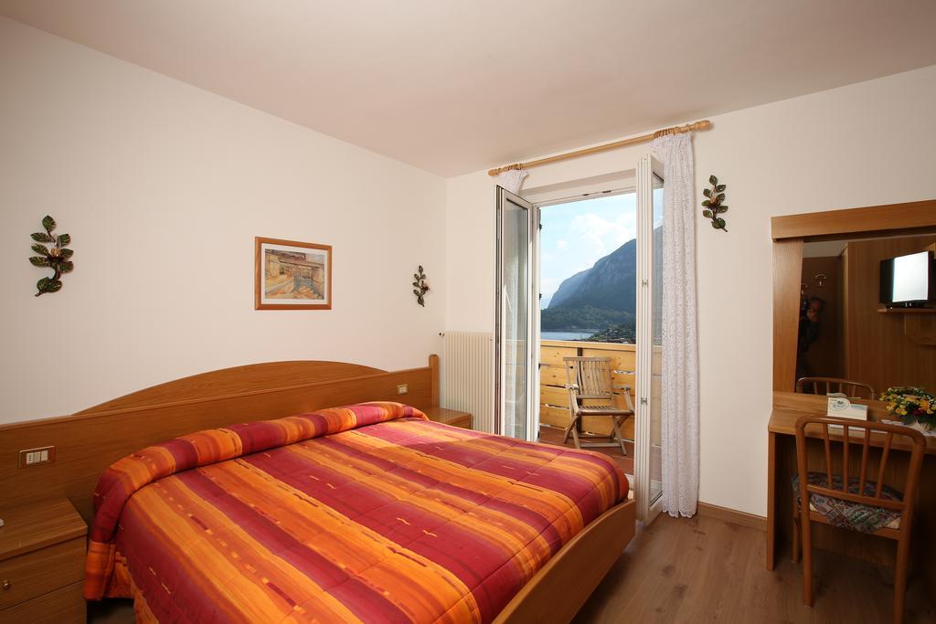 Hotel Garni Villanova Molveno Exterior photo