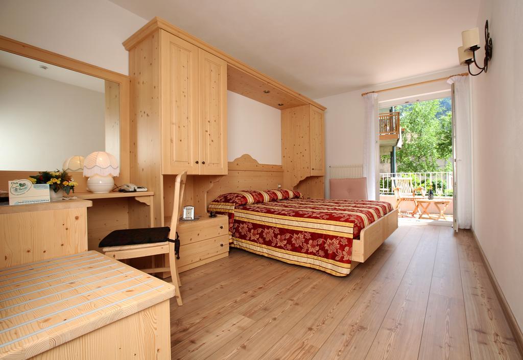 Hotel Garni Villanova Molveno Exterior photo